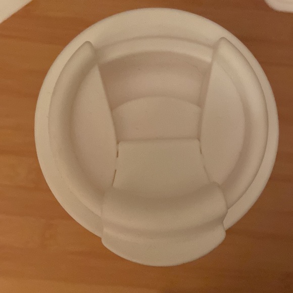 Scream & Sugar 18 fl oz pink & white travel coffee tumbler w/ screw on lid - Picture 2 of 5